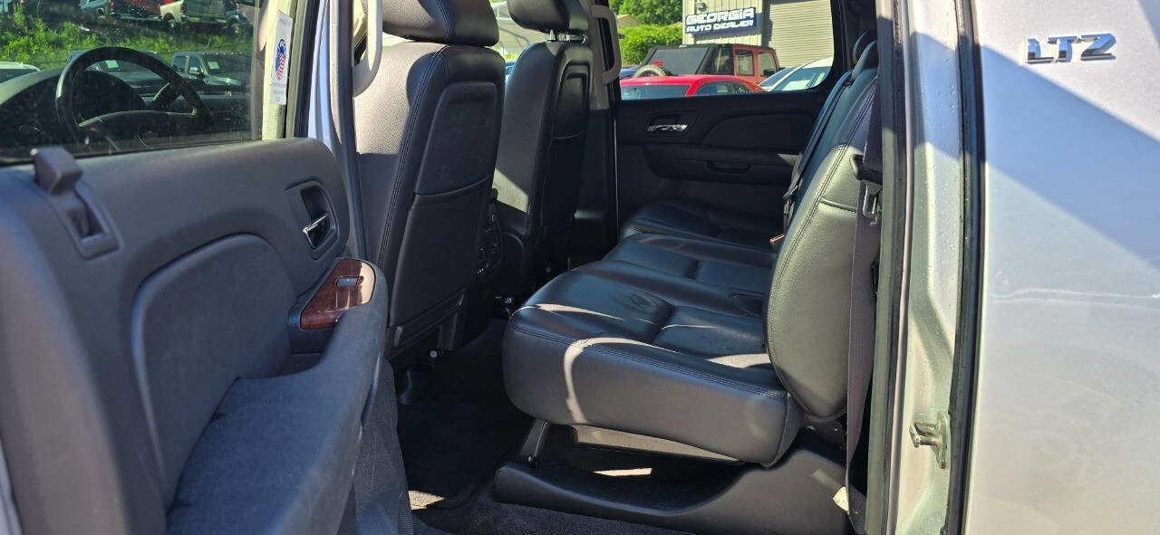 Used 2011 Chevrolet Avalanche LTZ AWD/4WD image 13