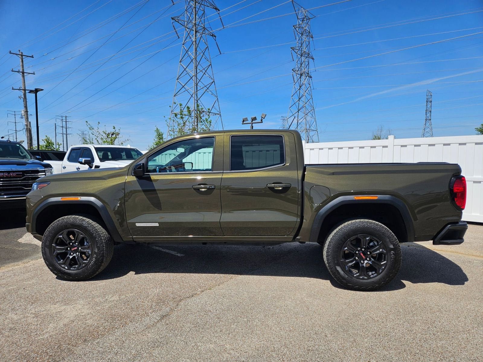 Used 2024 GMC Canyon Elevation image 2