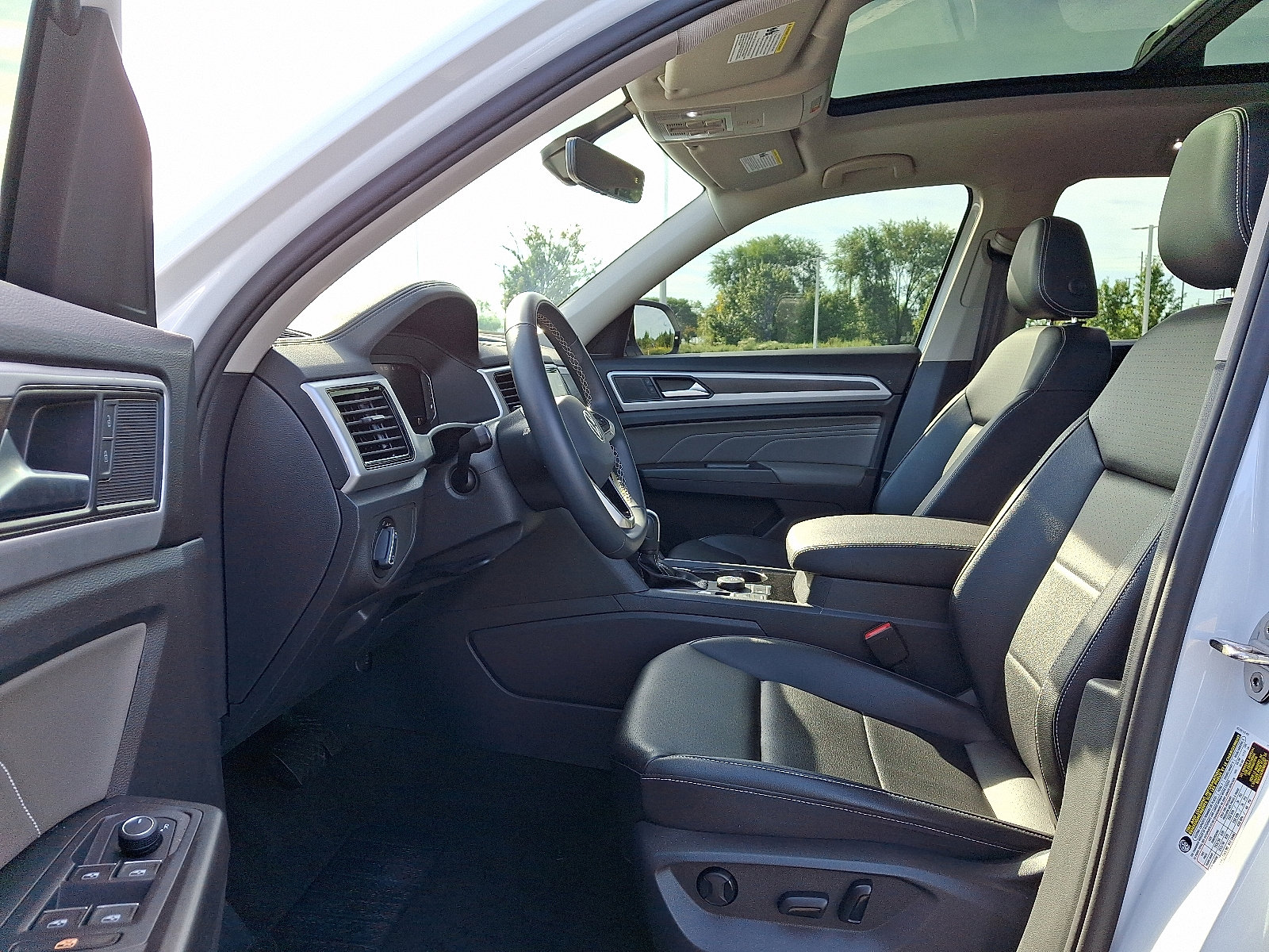 Used 2023 Volkswagen Atlas SE w/ Panoramic Sunroof Package image 13