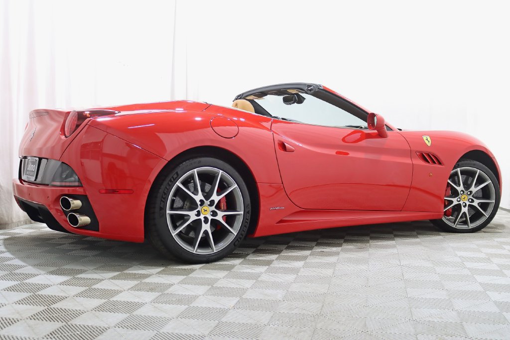 Used 2012 Ferrari California RWD image 9