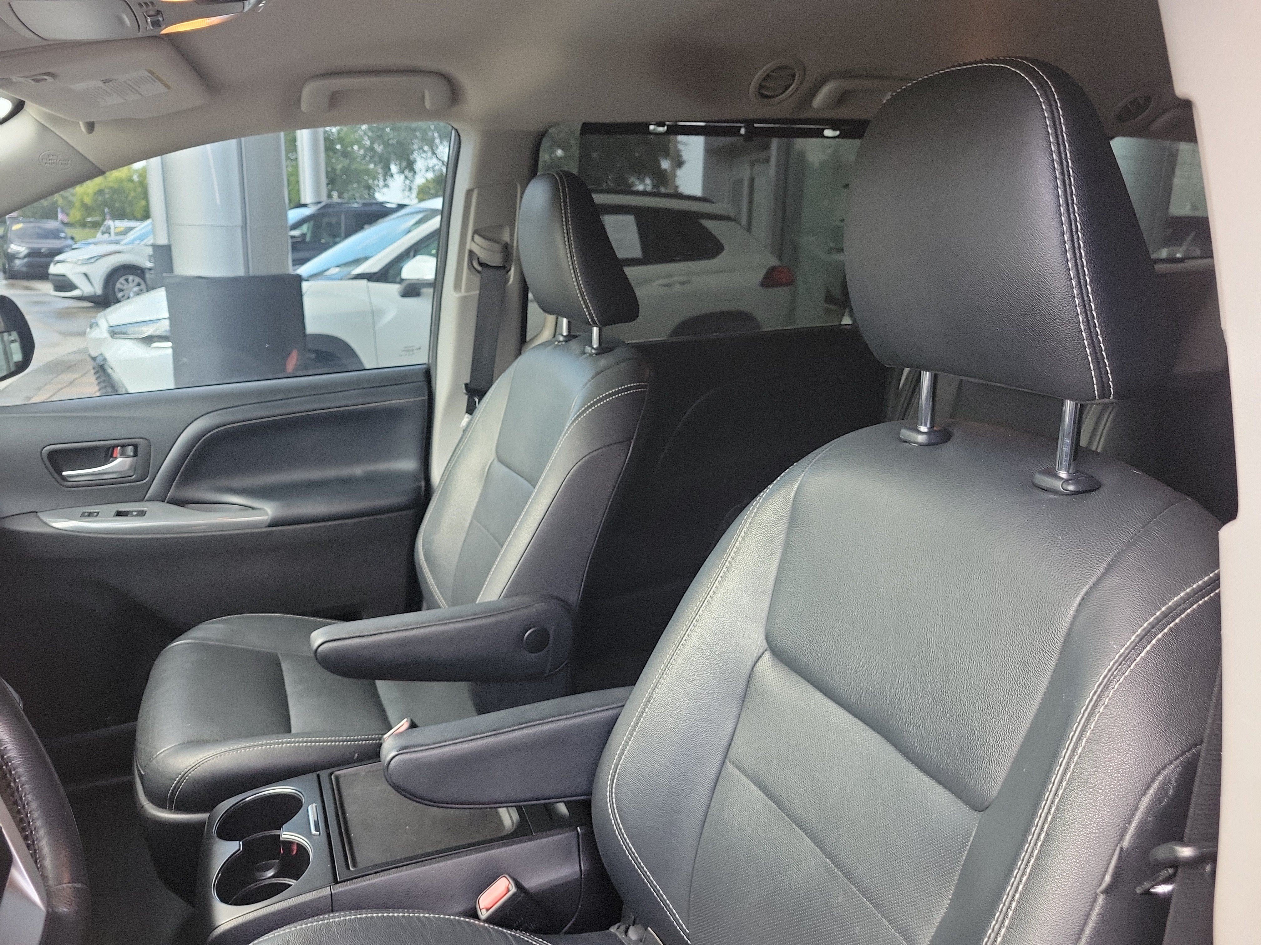 Used 2020 Toyota Sienna SE FWD image 23