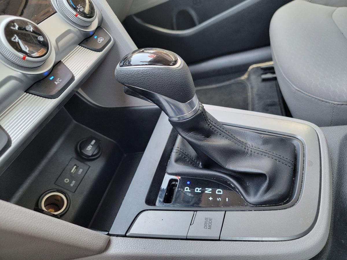 Used 2019 Hyundai Elantra SEL image 15