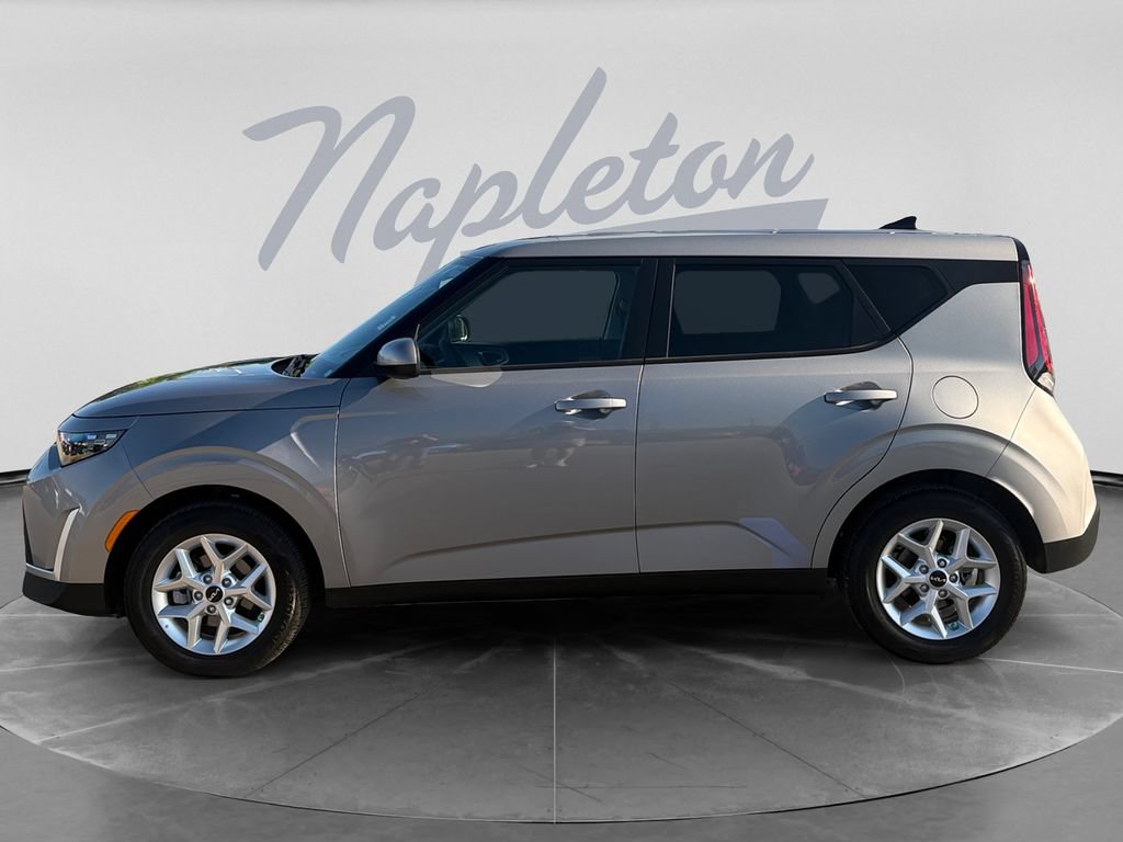 Used 2025 Kia Soul LX w/ LX Technology Package FWD image 4