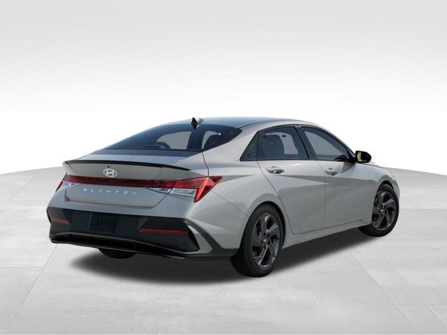 Used 2026 Hyundai Elantra Sport FWD image 4