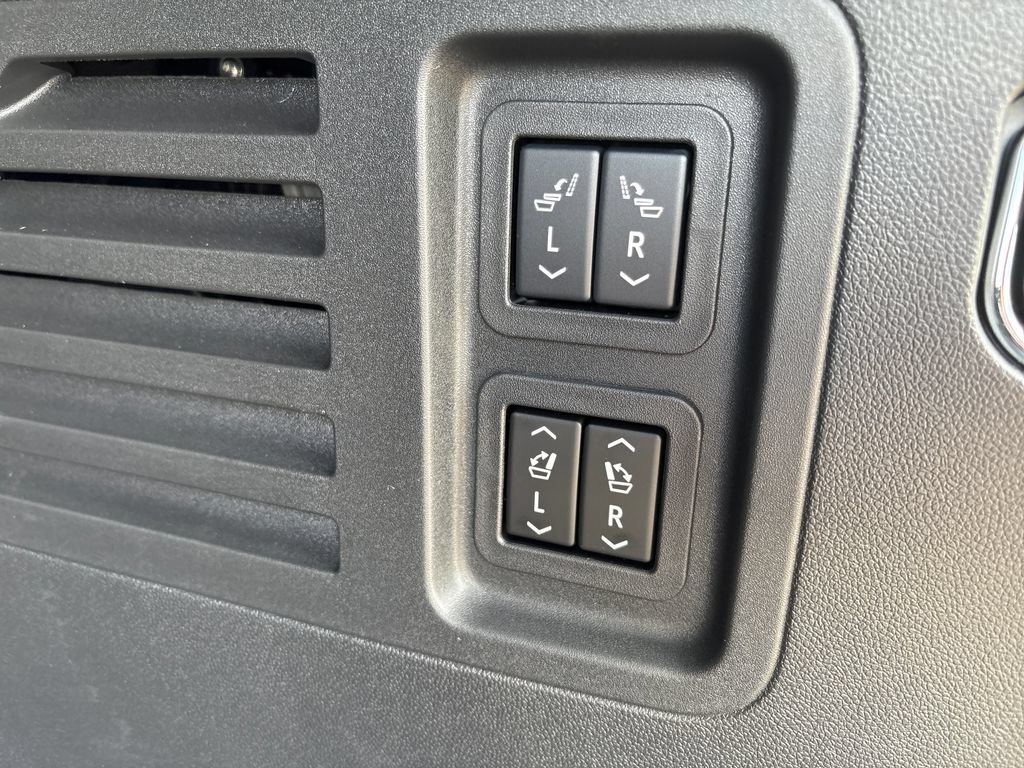 New 2026 GMC Acadia Denali Ultimate w/ LPO, Floor Liner Package AWD/4WD image 45