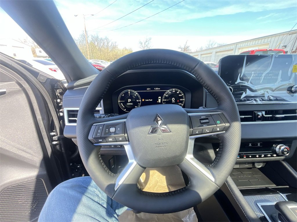 New 2025 Mitsubishi Outlander SEL Black Edition image 14