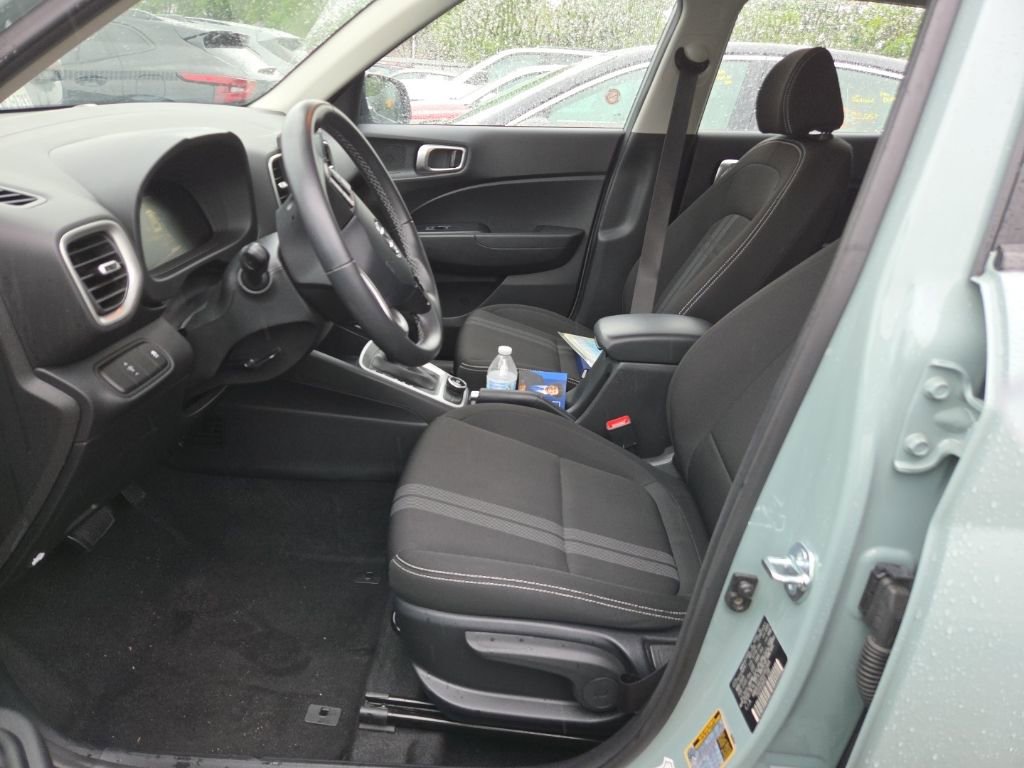Used 2025 Hyundai Venue SEL FWD image 3