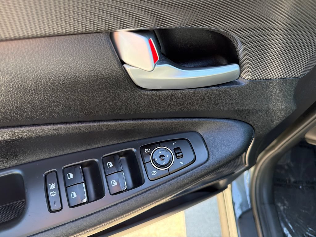 Used 2019 Hyundai Santa Fe SEL FWD image 17