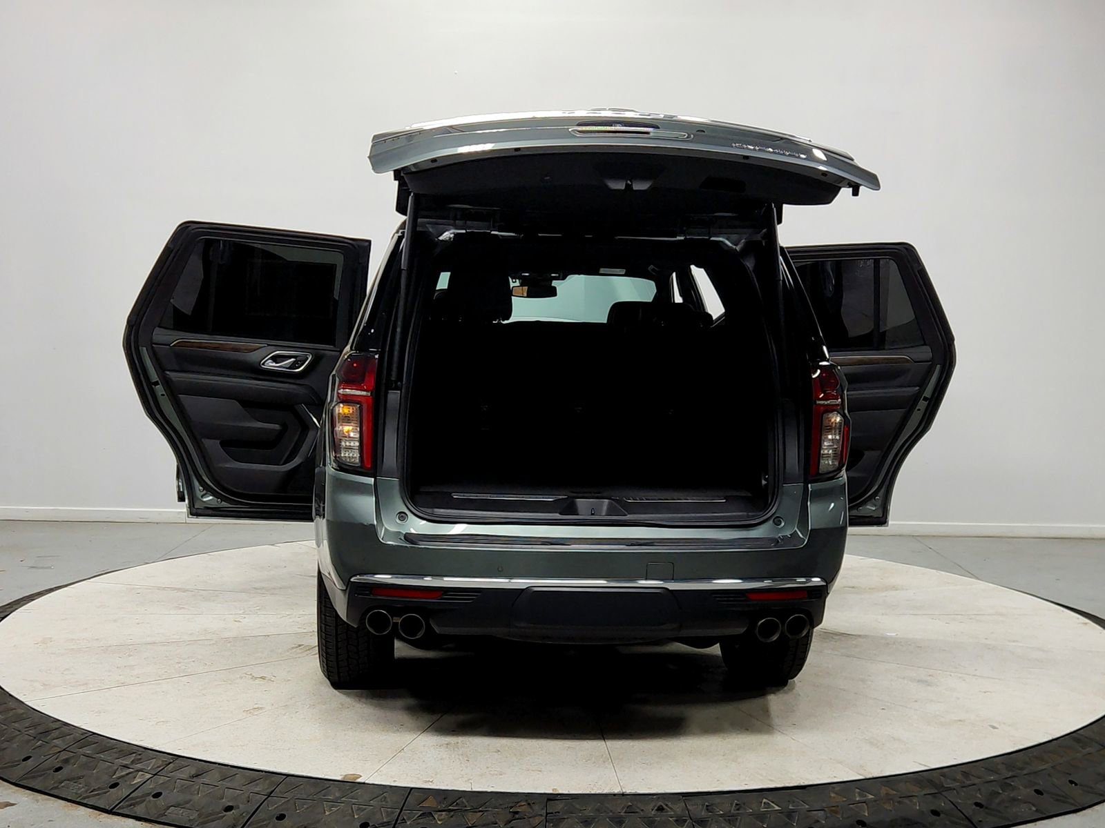 Used 2023 Chevrolet Tahoe Premier image 14