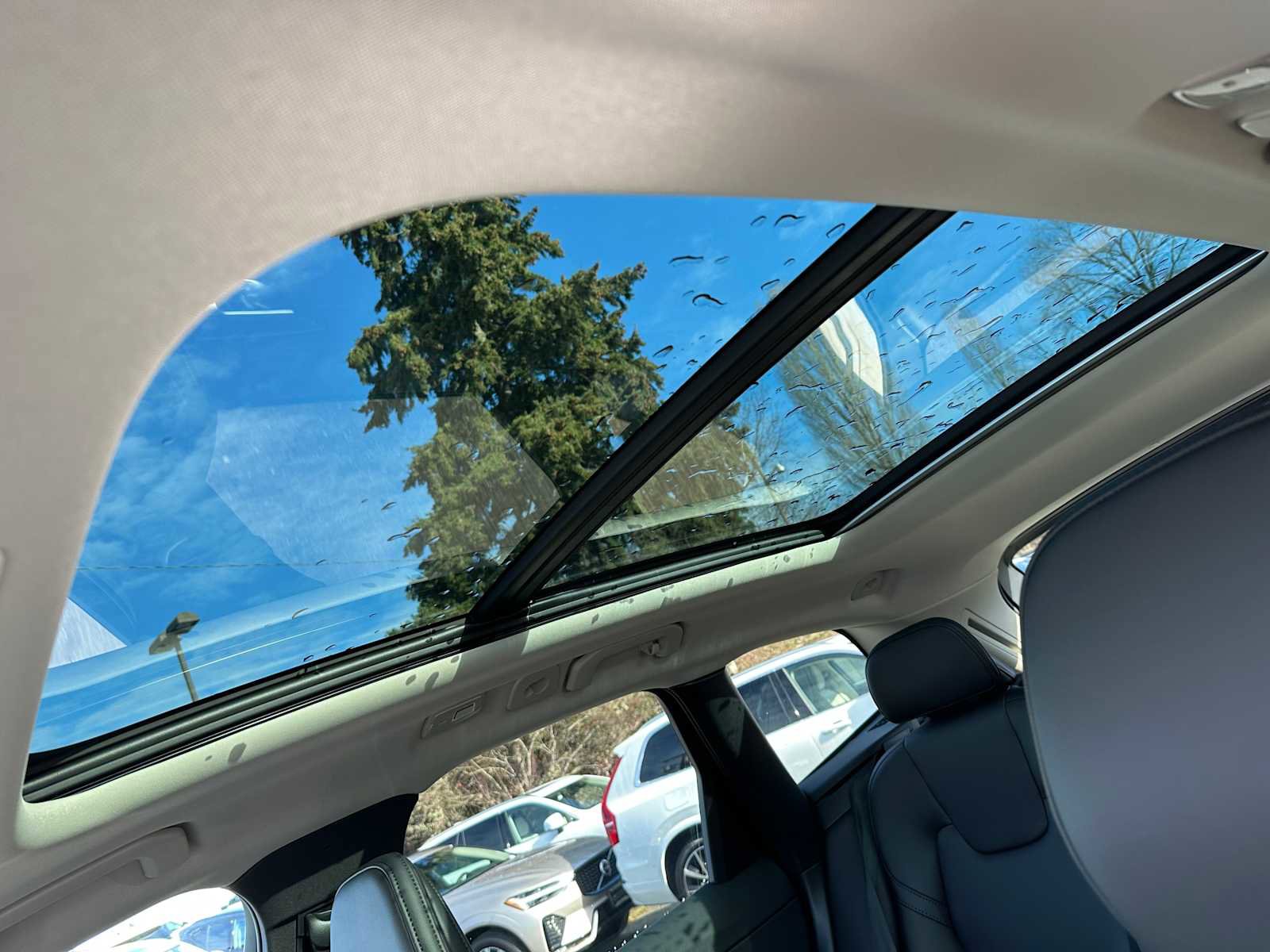 Used 2025 Volvo XC60 B5 Core w/ Protection Package Premier image 23