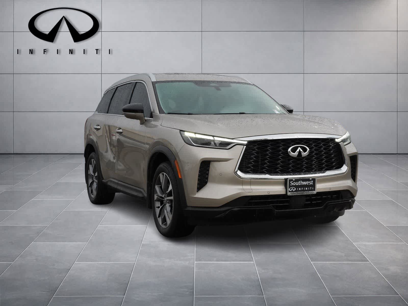 Used 2024 INFINITI QX60 Luxe w/ Vision Package FWD image 3