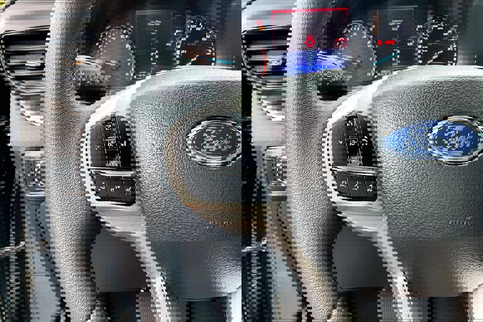 Used 2023 Ford Explorer XLT image 18