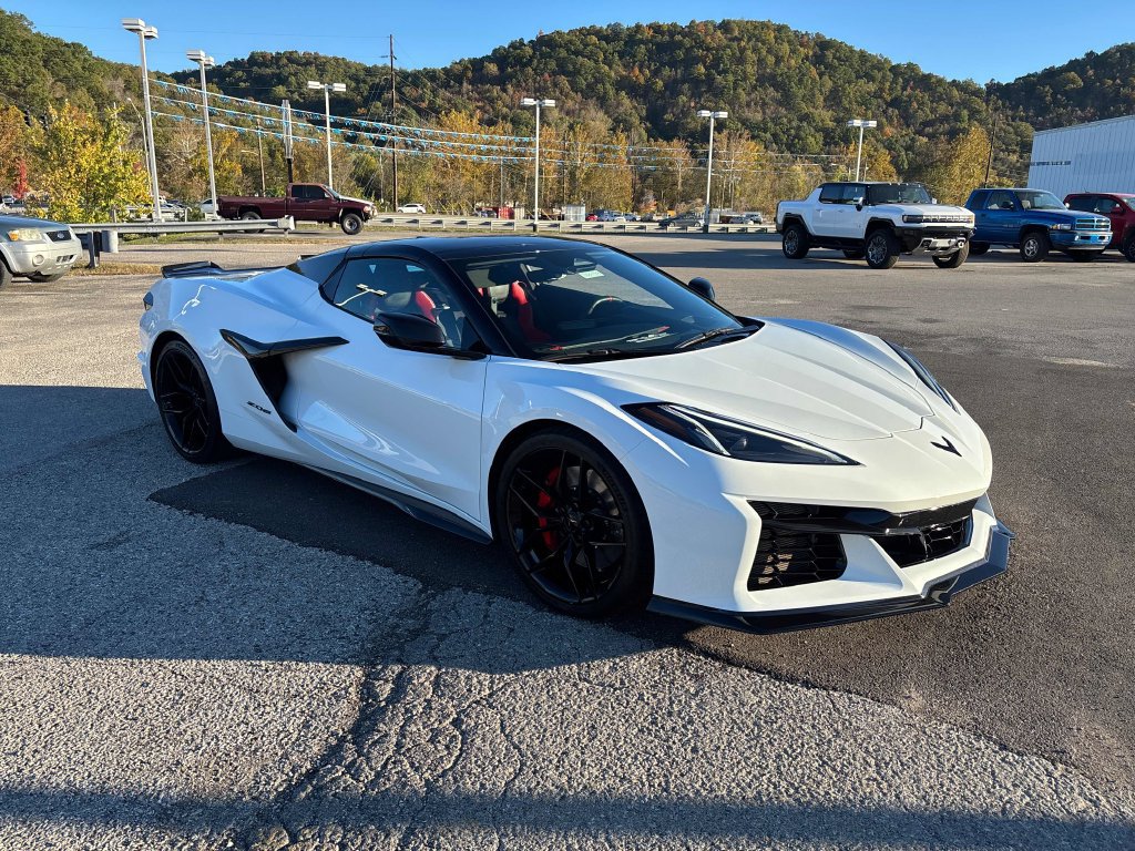 Used 2025 Chevrolet Corvette Z06 RWD image 7