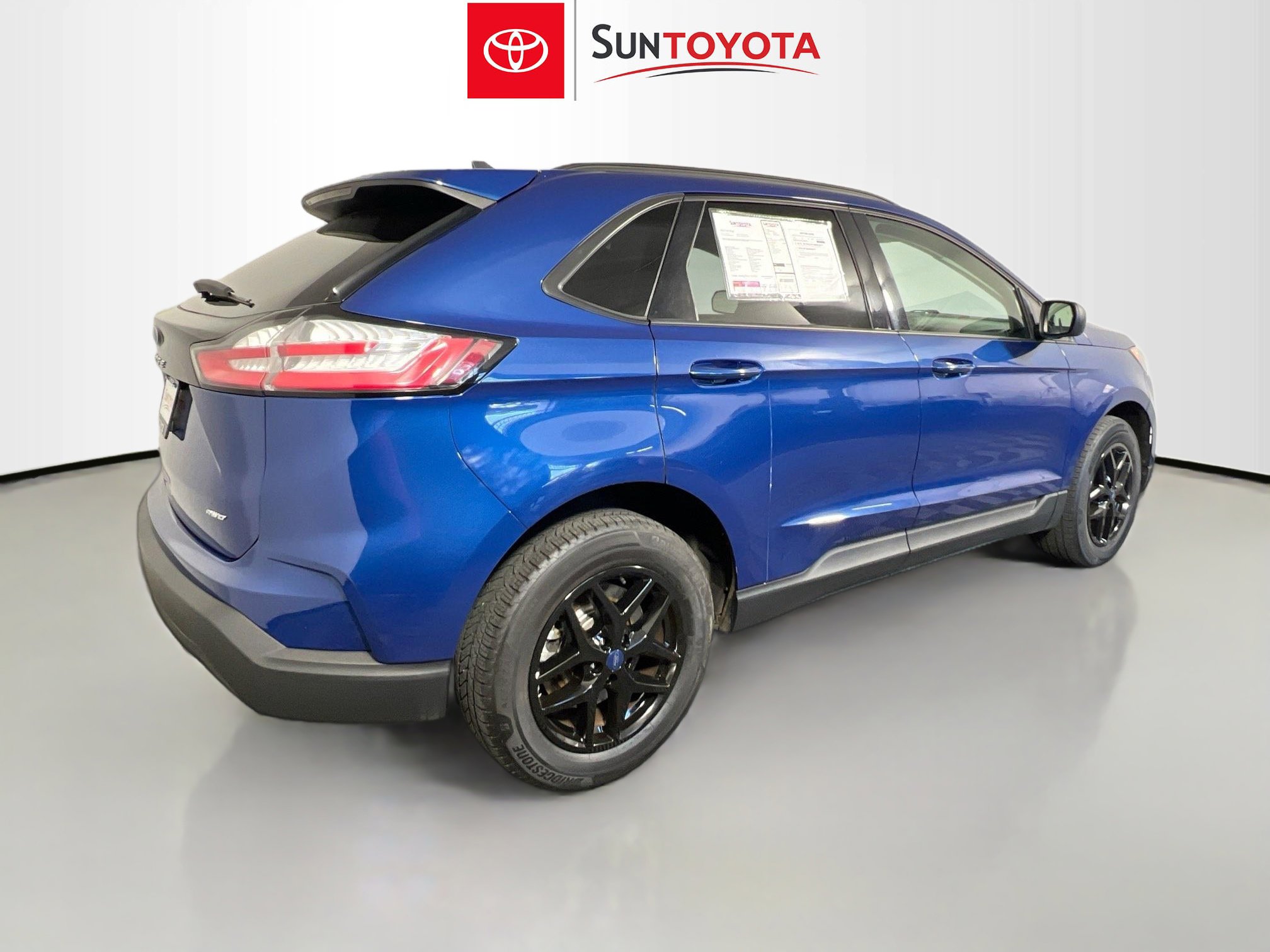 Used 2022 Ford Edge SE image 4