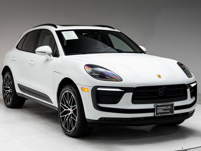 Certified 2026 Porsche Macan AWD/4WD image 34