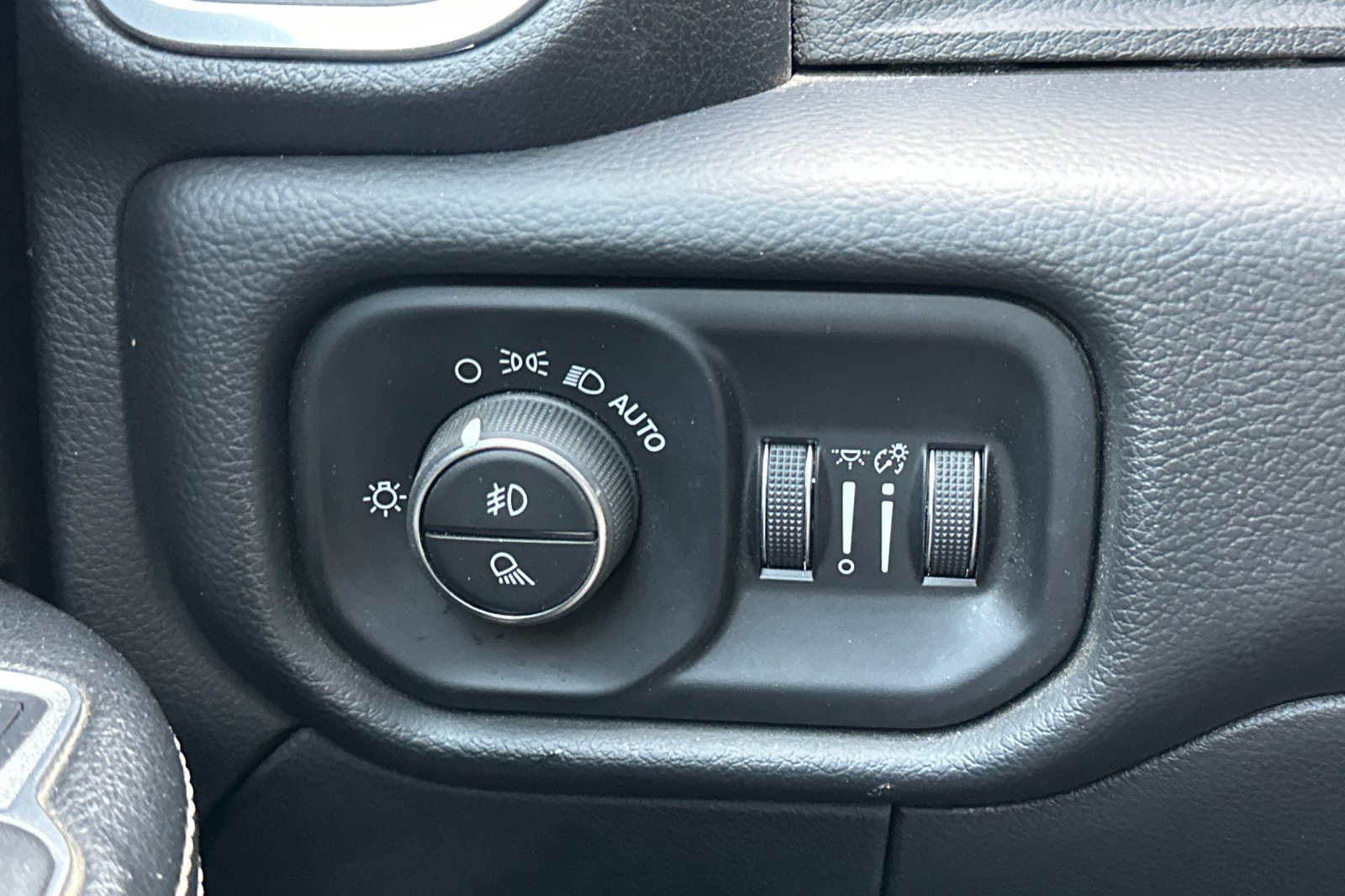 Used 2019 RAM 2500 Laramie AWD/4WD image 41