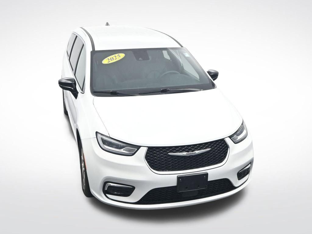 Used 2025 Chrysler Pacifica Select FWD image 25