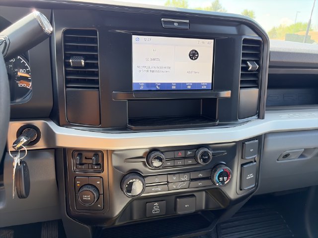 New 2026 Ford F550 4x4 Crew Cab image 18