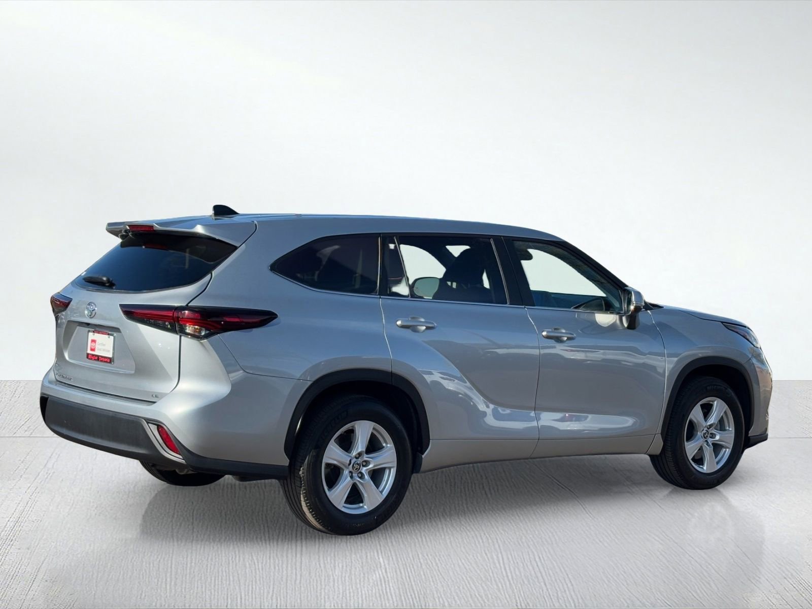 Certified 2025 Toyota Highlander LE image 9