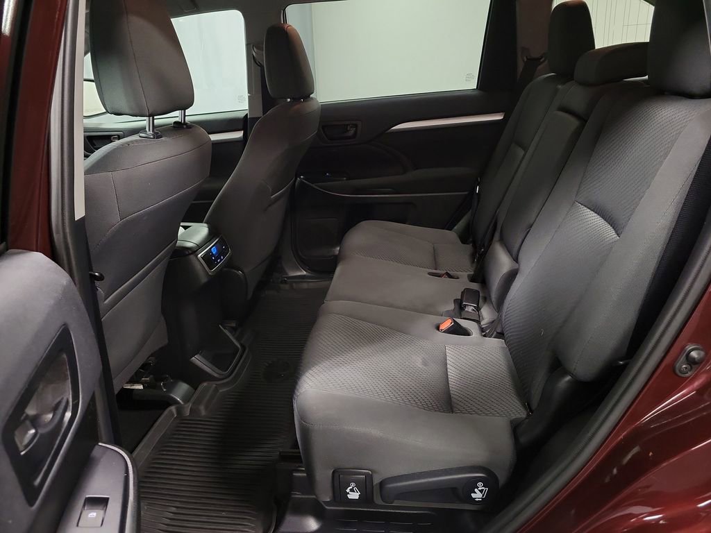 Used 2019 Toyota Highlander LE image 21