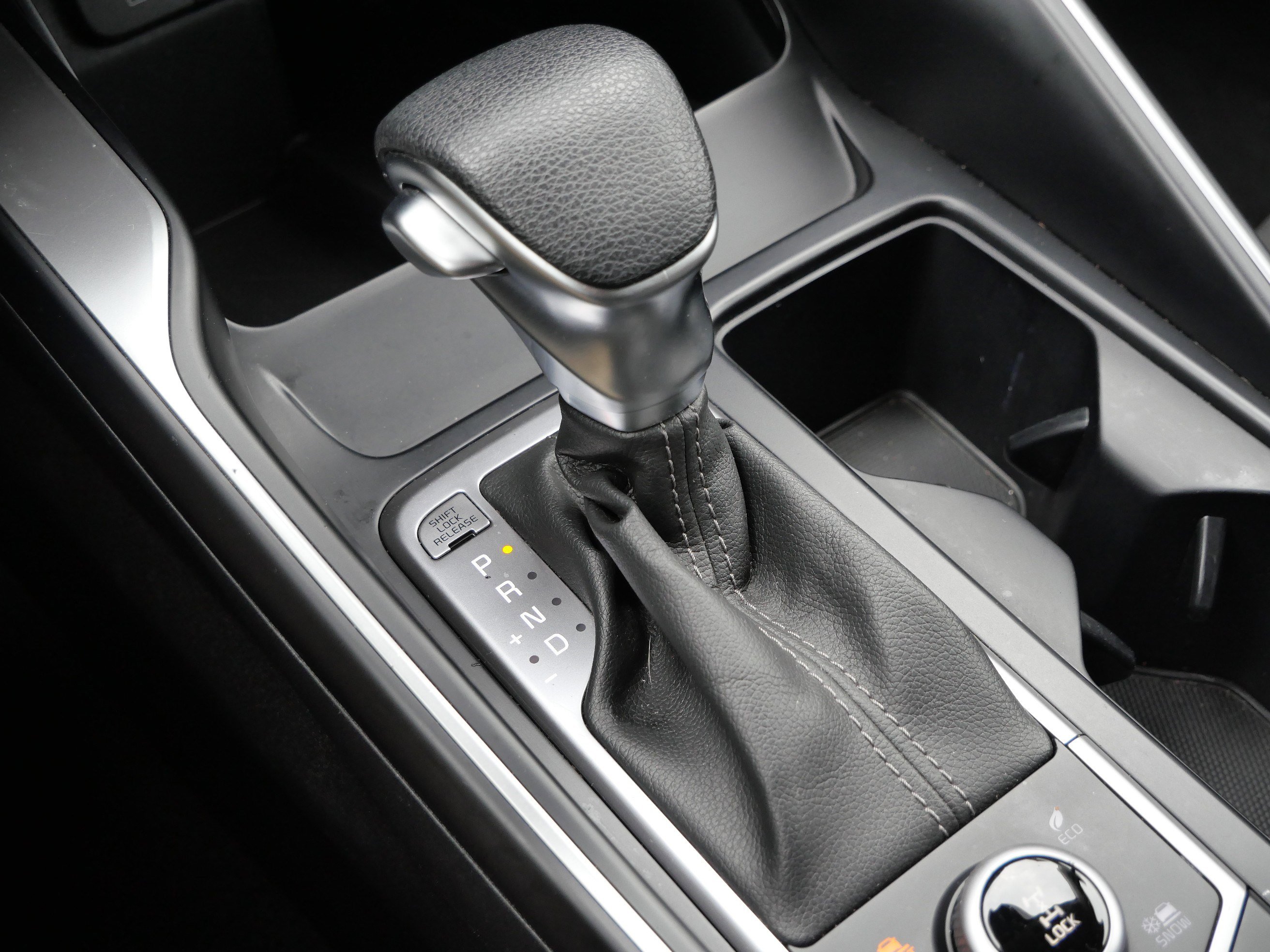 Used 2023 Kia Sorento LX image 25