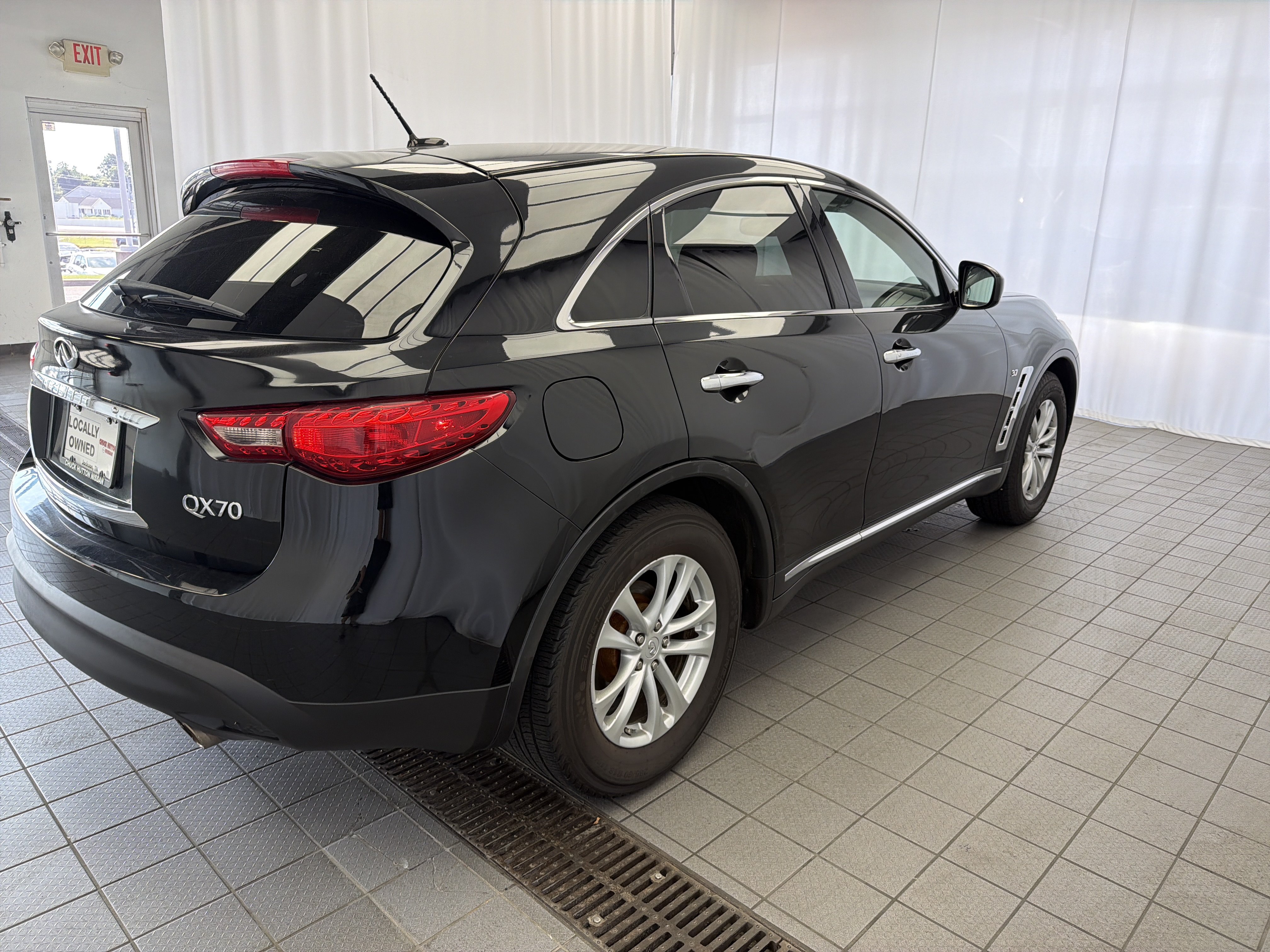 Used 2016 INFINITI QX70 2WD image 4