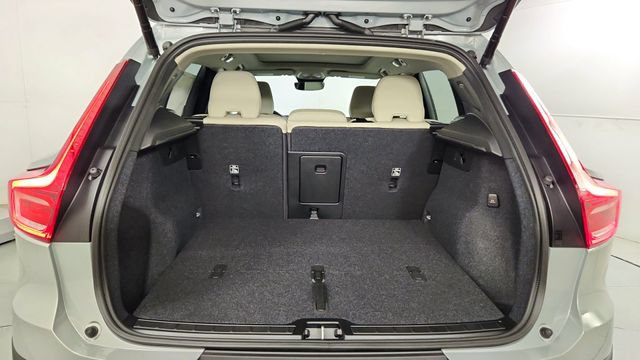 New 2026 Volvo XC40 B5 Plus w/ Protection Package Premier AWD/4WD image 39