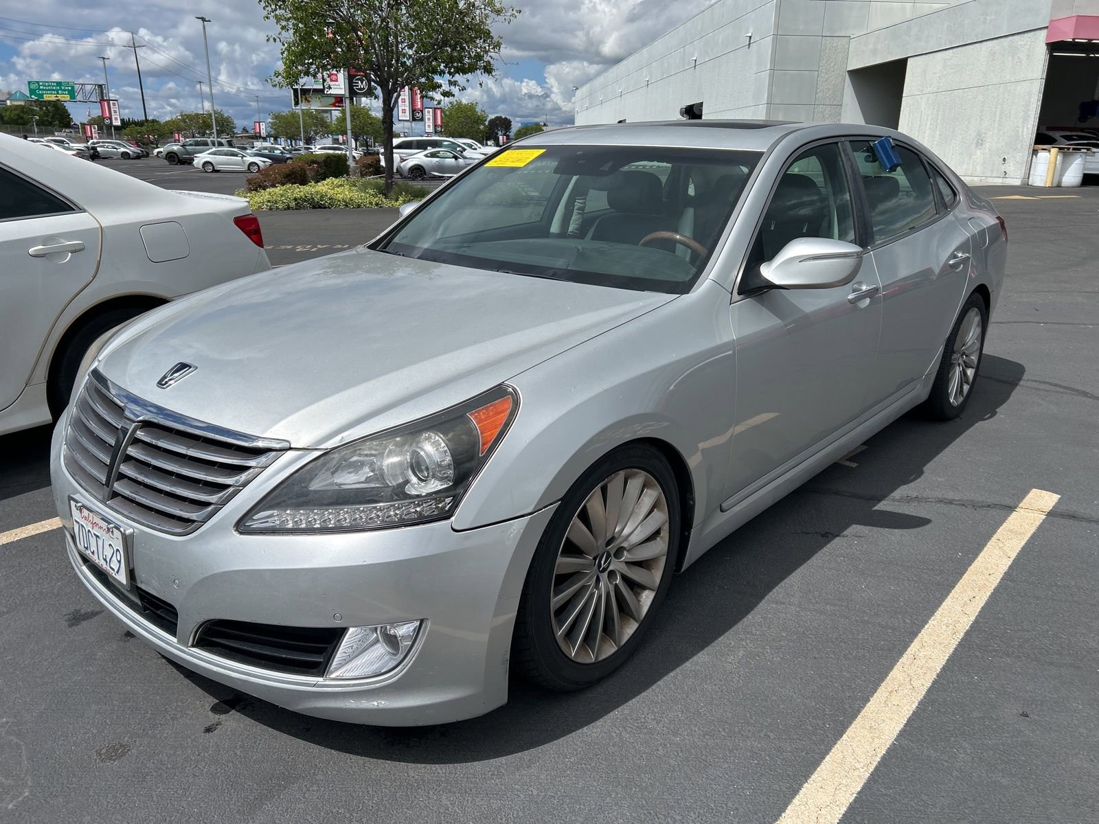 Used 2014 Hyundai Equus Signature RWD image 2