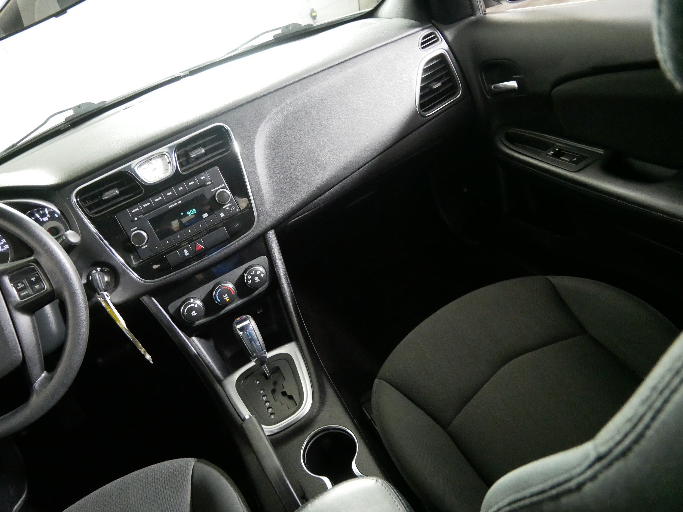 Used 2011 Chrysler 200 LX FWD image 11