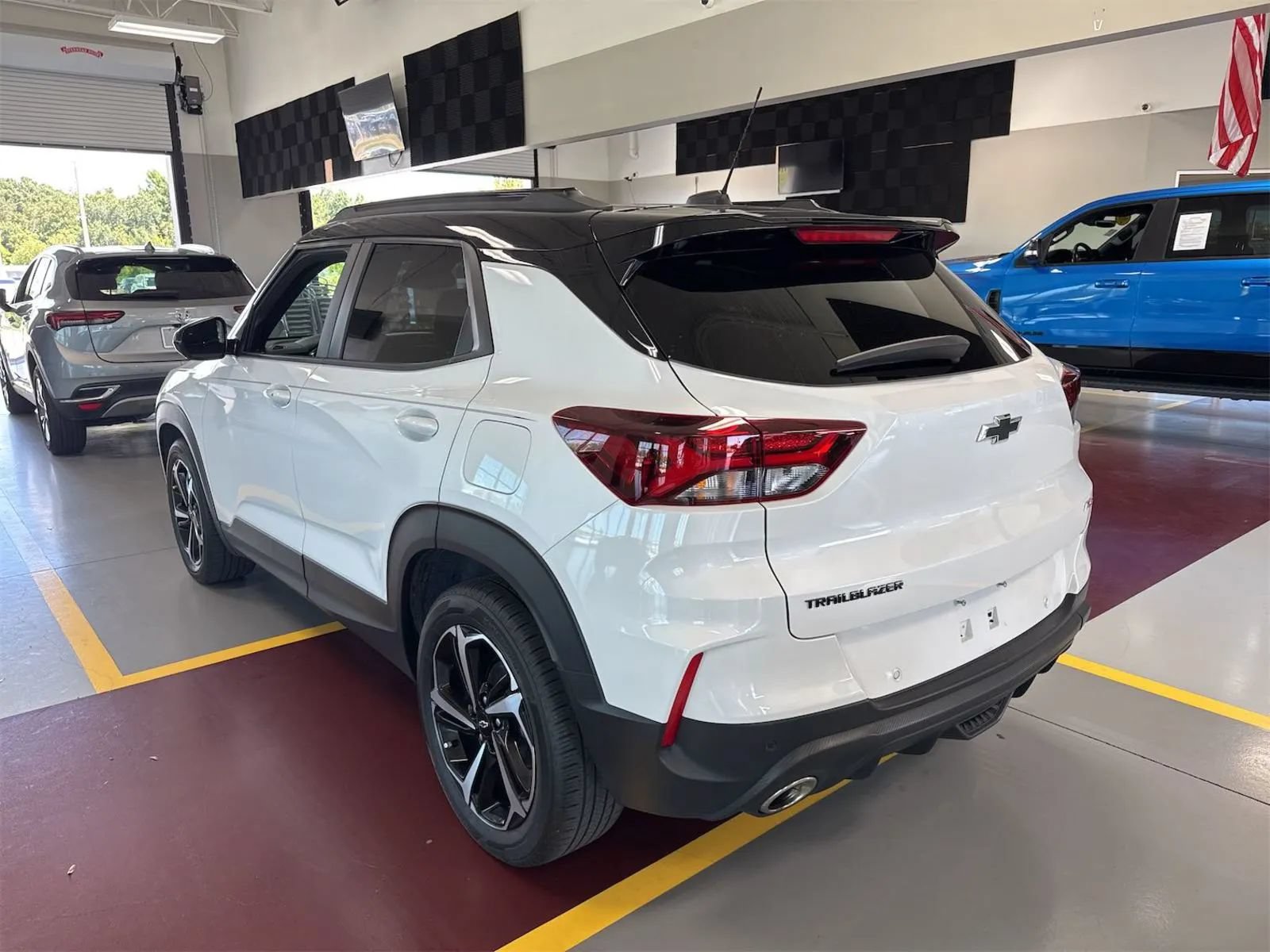 Used 2021 Chevrolet TrailBlazer RS w/ Sun and Liftgate Package FWD image 4