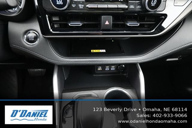 Used 2023 Toyota Highlander XLE AWD/4WD image 32