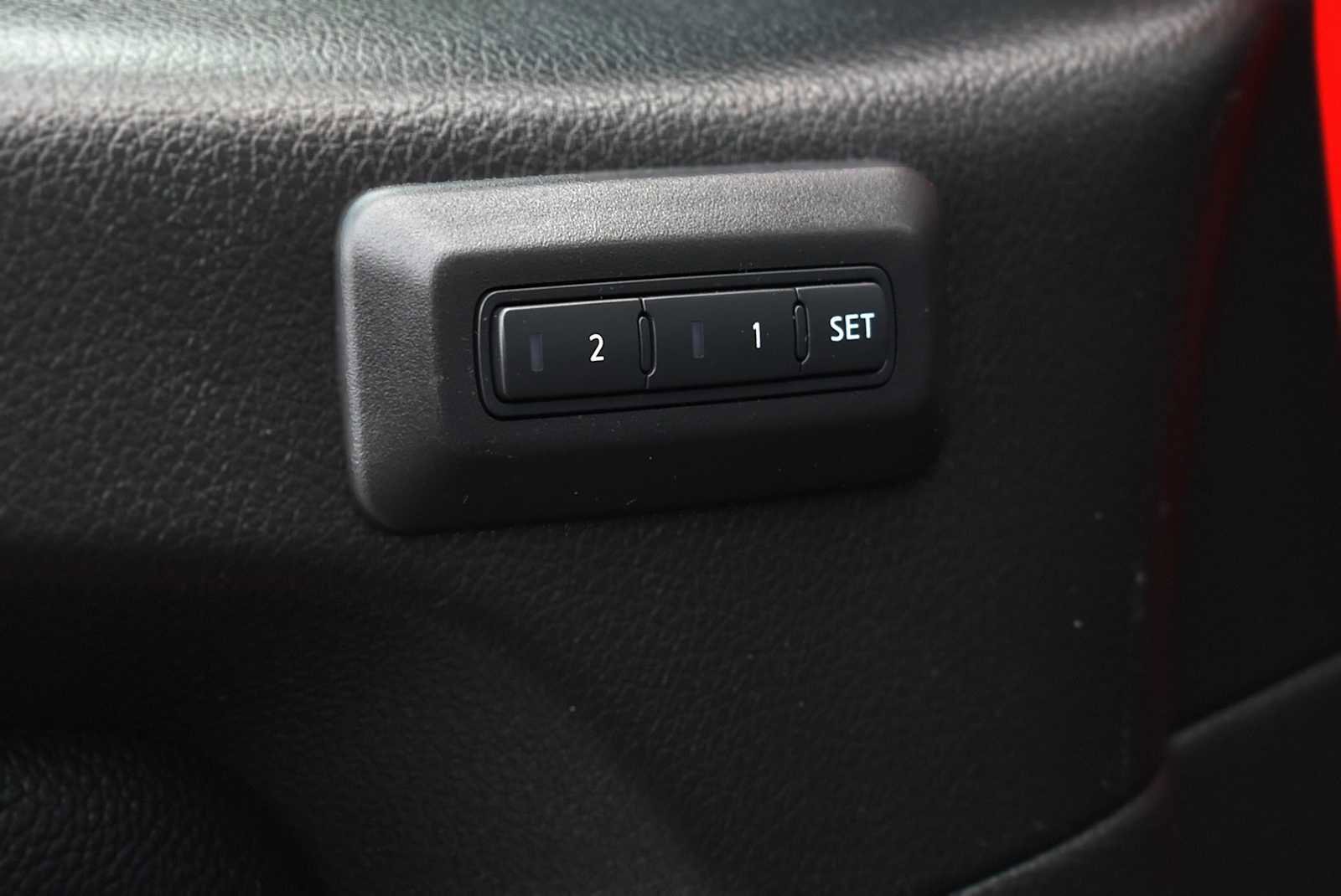 Used 2021 Nissan Titan PRO-4X w/ Pro-4x Convenience Package image 30