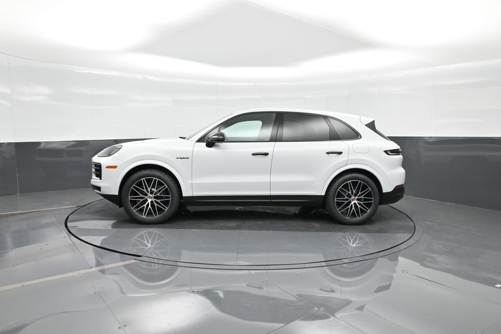 Used 2025 Porsche Cayenne E-Hybrid image 2