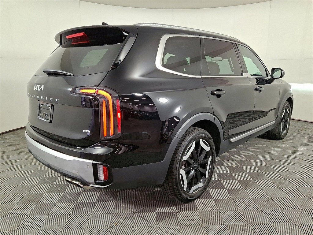 Used 2023 Kia Telluride EX w/ EX Captain's Chair Package image 10
