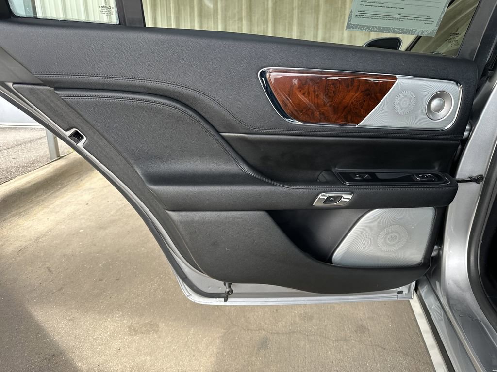 Used 2020 Lincoln Continental Reserve w/ Luxury Package image 27