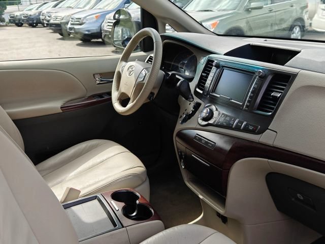 Used 2011 Toyota Sienna XLE w/ XLE Navigation Pkg FWD image 32