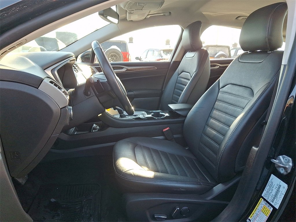 Used 2015 Ford Fusion SE w/ Equipment Group 202A image 14