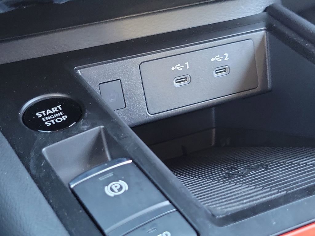 New 2026 Nissan Kicks SR image 9