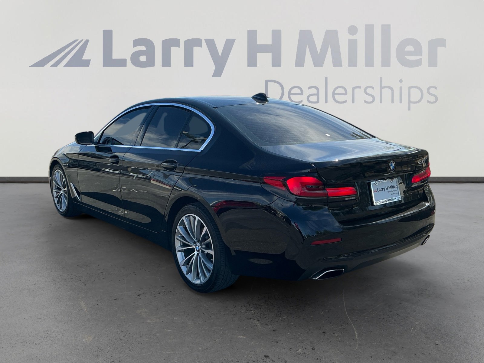 Used 2021 BMW 530i w/ Convenience Package image 3