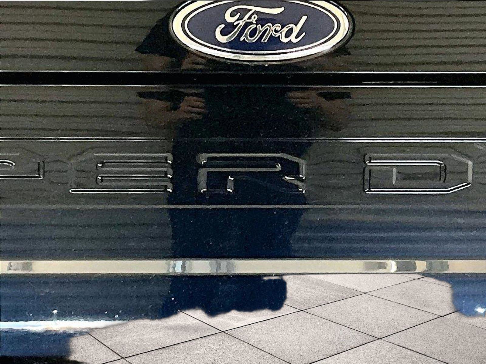 Used 2022 Ford F350 XLT w/ XLT Premium Package AWD/4WD image 4