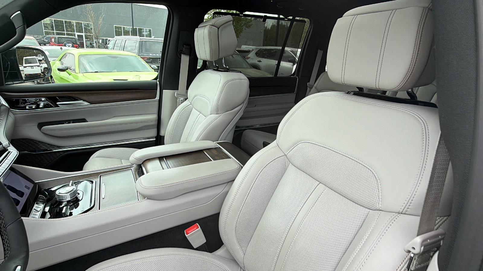 Used 2025 Jeep Grand Wagoneer 4WD image 17