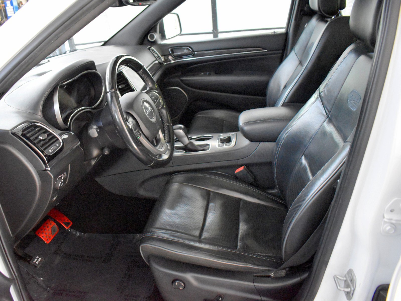 Used 2020 Jeep Grand Cherokee Overland AWD/4WD image 29