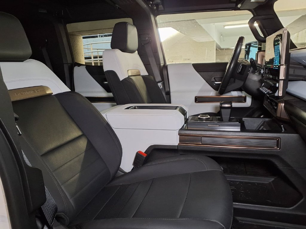 Used 2024 GMC Hummer EV 2X w/ LPO, Sport Package AWD/4WD image 26
