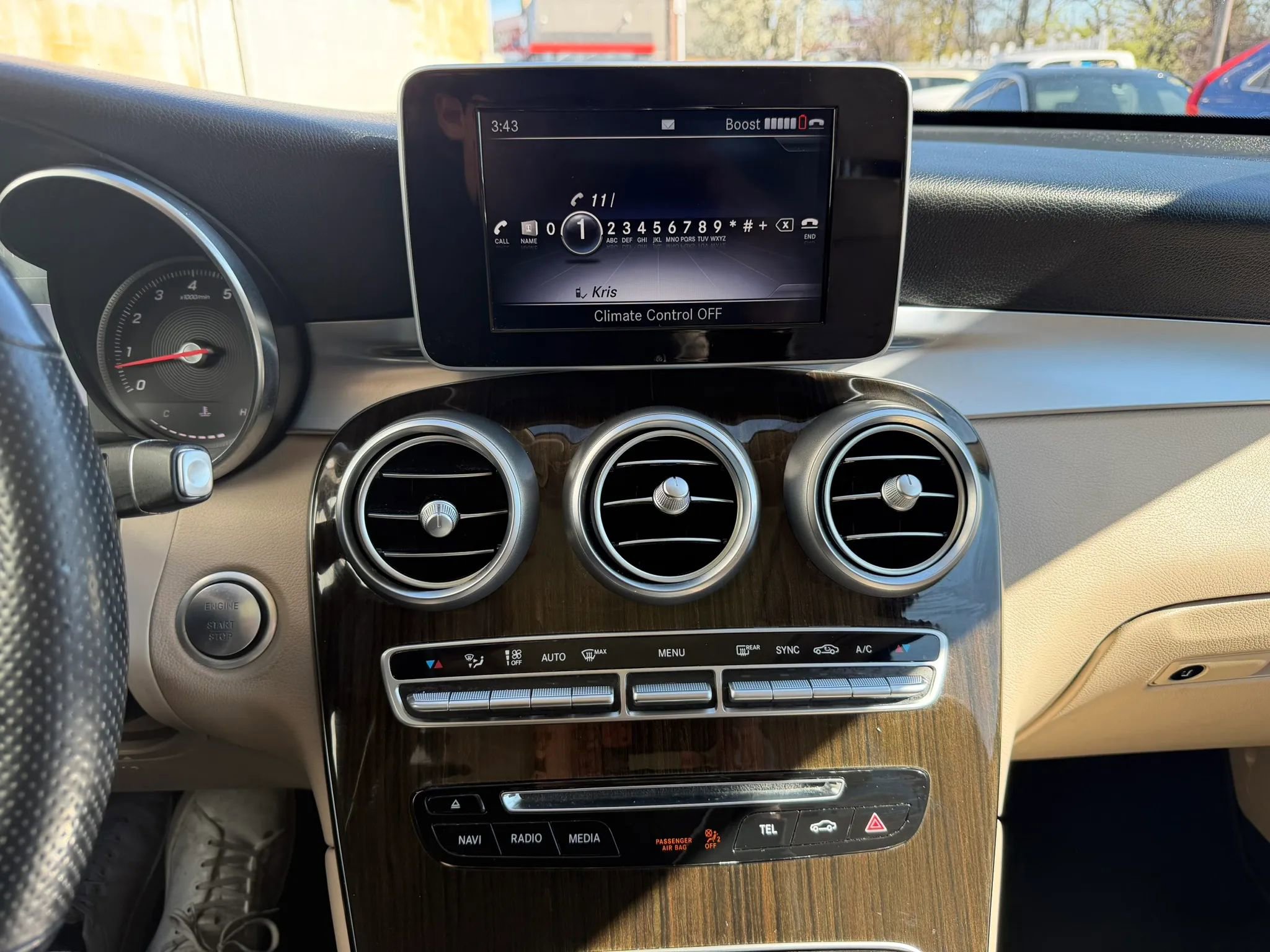 Used 2019 Mercedes-Benz GLC 300 4MATIC w/ Premium Package image 23