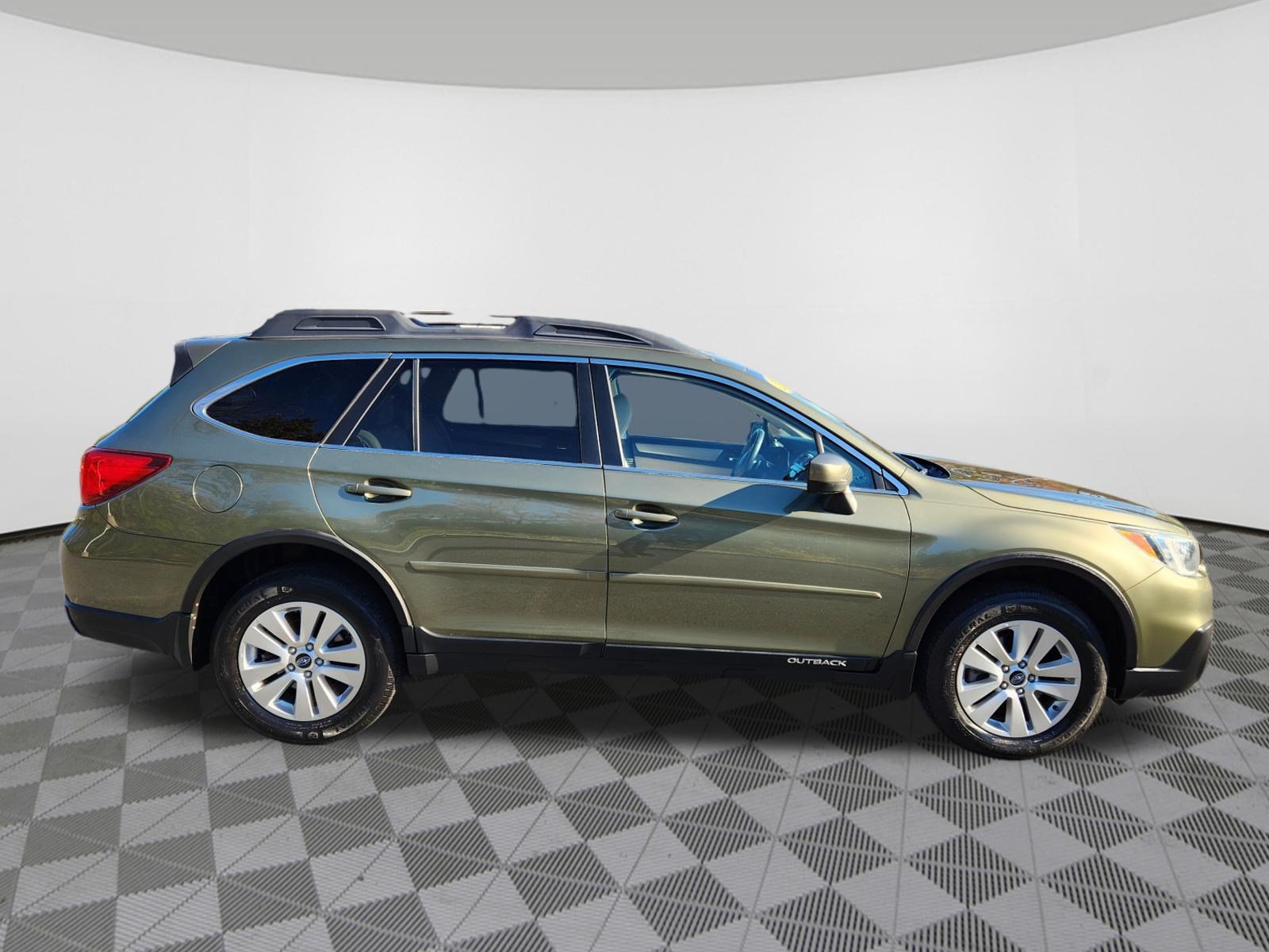 Used 2016 Subaru Outback 2.5i Premium AWD/4WD image 6