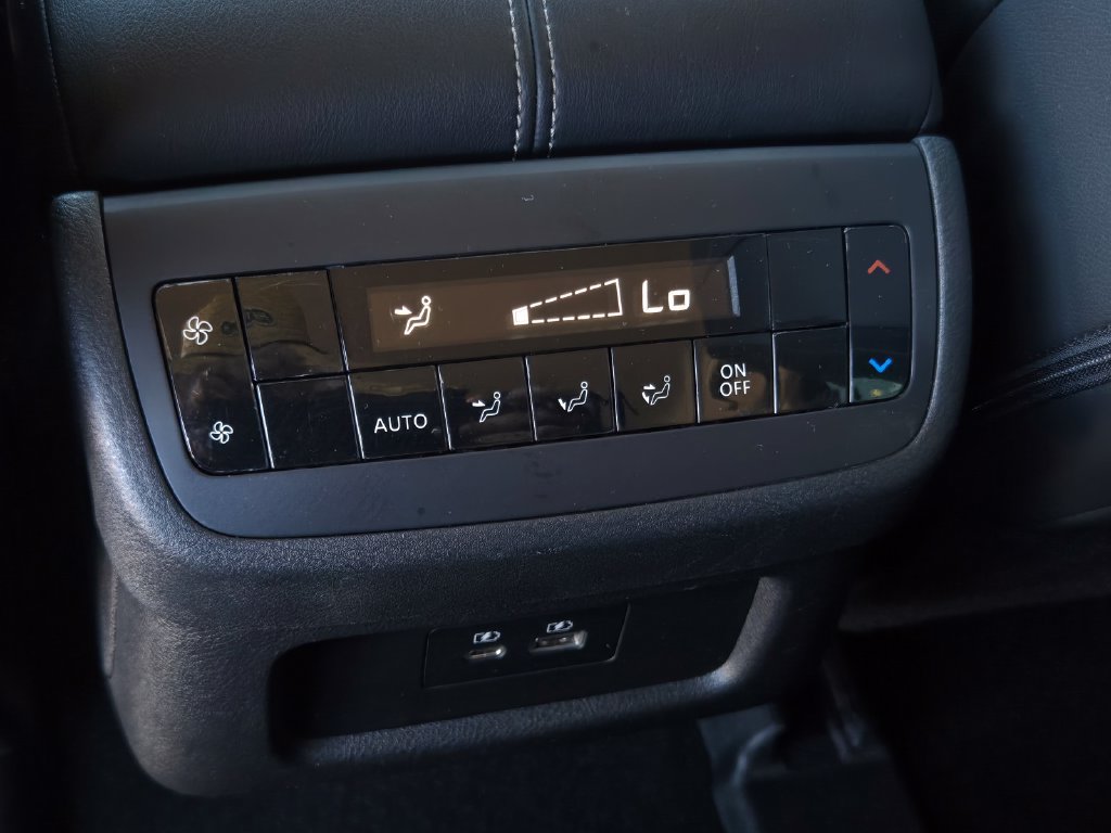 Used 2025 Nissan Pathfinder SL AWD/4WD image 15