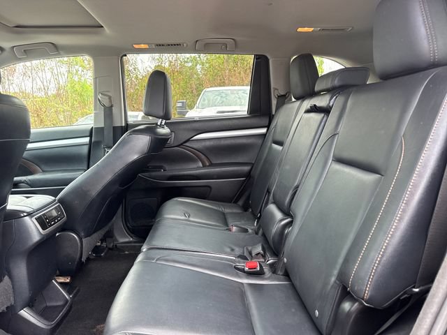 Used 2015 Toyota Highlander XLE AWD/4WD image 11