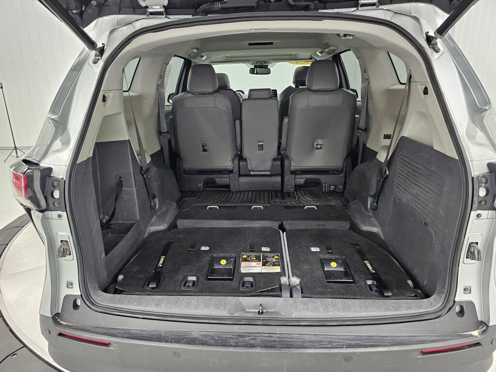 Used 2021 Toyota Sienna XLE w/ XLE Plus Package image 20