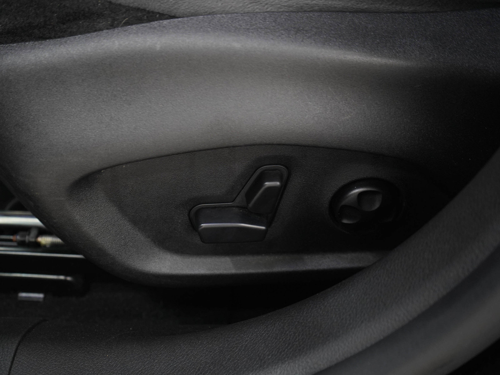 Used 2015 Jeep Renegade Limited AWD/4WD image 23