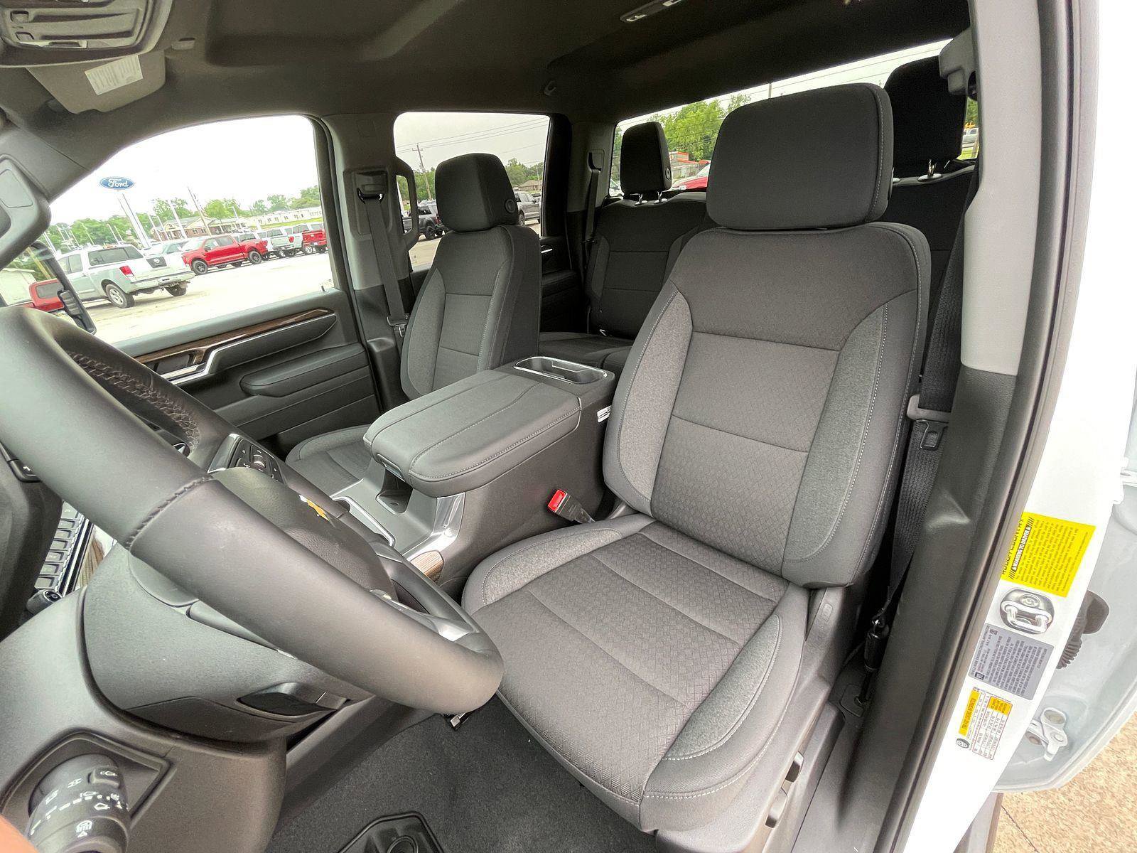 Used 2025 Chevrolet Silverado 2500 LT w/ Convenience Package AWD/4WD image 10